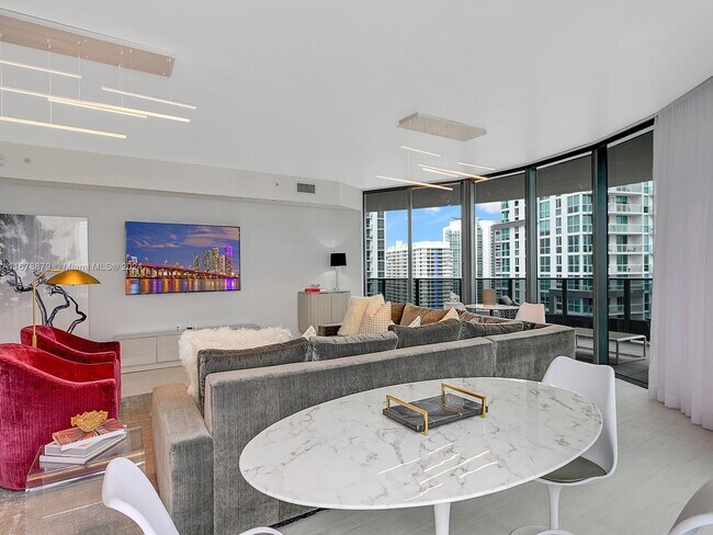 Building Photo - 1000 Brickell Plaza