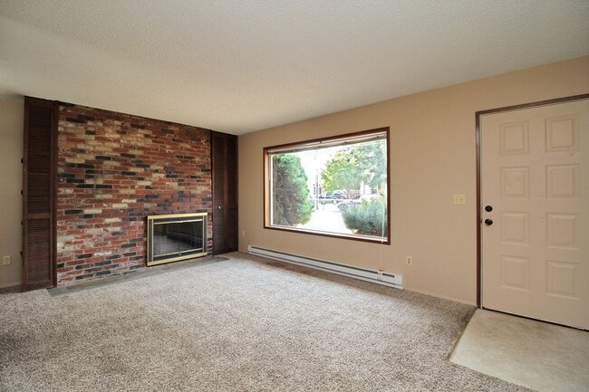 Building Photo - Spacious & Updated Powelhurst-Gilbert 2 Be...