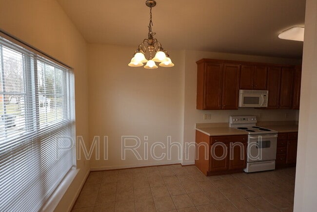 Building Photo - 5805 Park Creste Dr