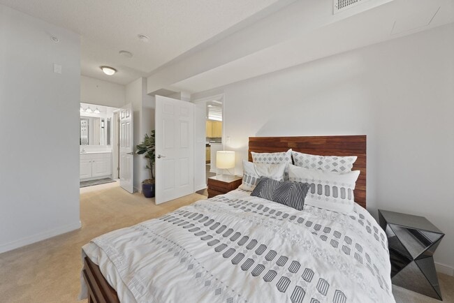 Building Photo - Wentworth Apartment Homes