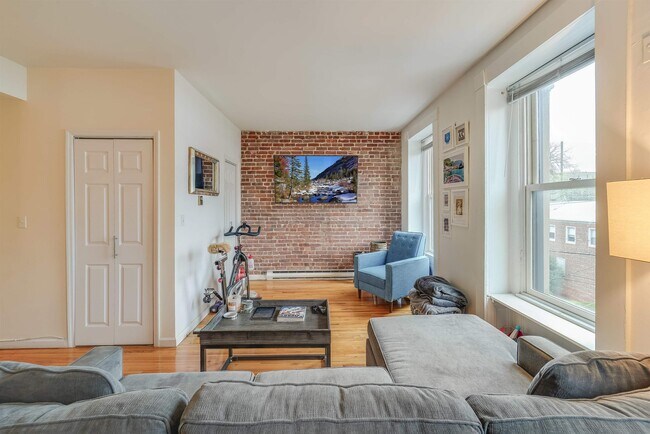 Foto del edificio - 704 Hudson St