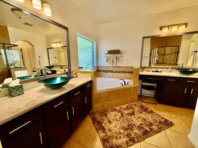 Foto del edificio - 8153 Tranquil Lake Way