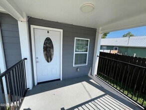 Building Photo - 1706 Lake Ave