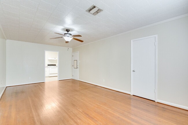 Building Photo - 406 Silkwood St