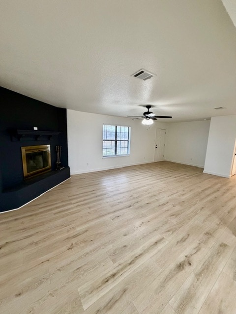 Foto del edificio - 689 Birdie Ln