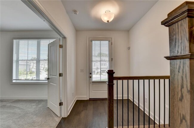 Building Photo - 1121 Larkin Dr