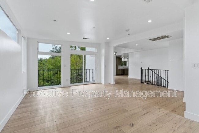 Building Photo - 2409 Yorkshire Dr