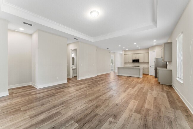 Foto del edificio - Nice 3/2.5 Bath Home with Bonus Room and 2...