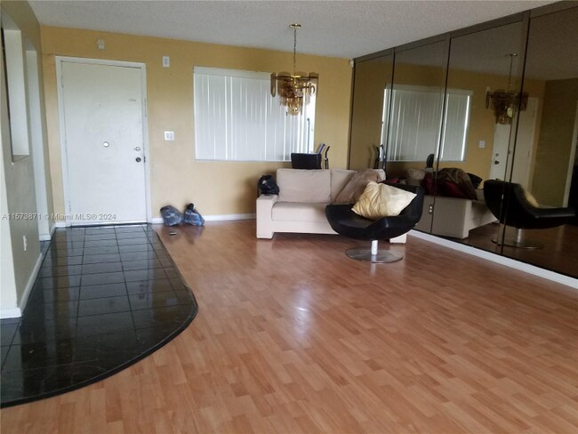 Foto del edificio - 601 Ives Dairy Rd