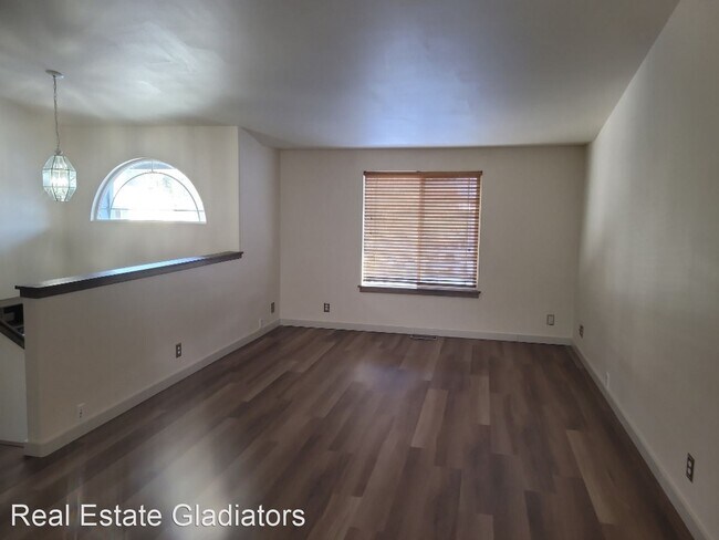 Building Photo - 4 br, 3 bath House - 1017 Hiatt Ct