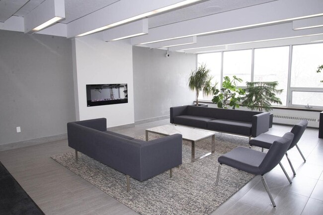 Building Photo - 84 Runnymede Road