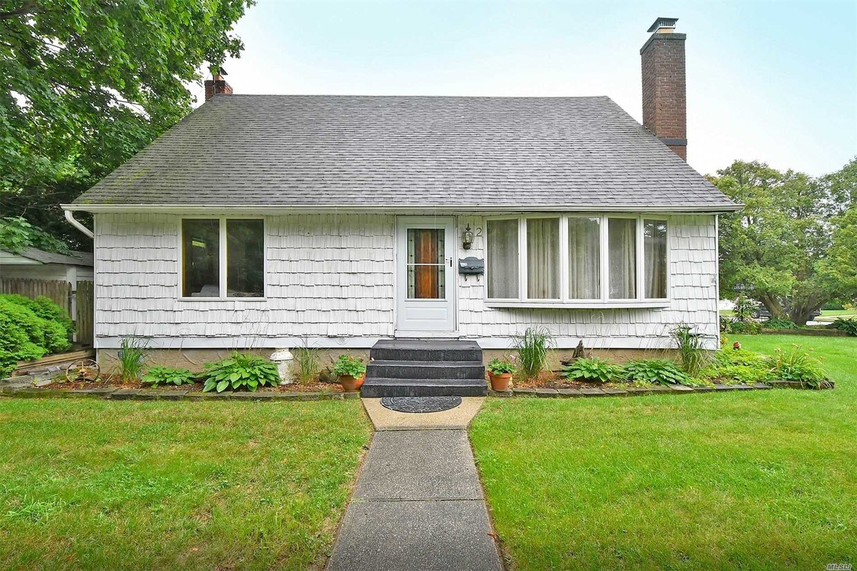 2 Cinque Dr, Farmingdale, NY 11735 House Rental in Farmingdale, NY