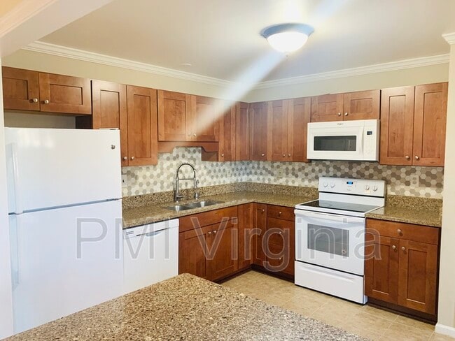 Building Photo - 5489 Glenville Cir