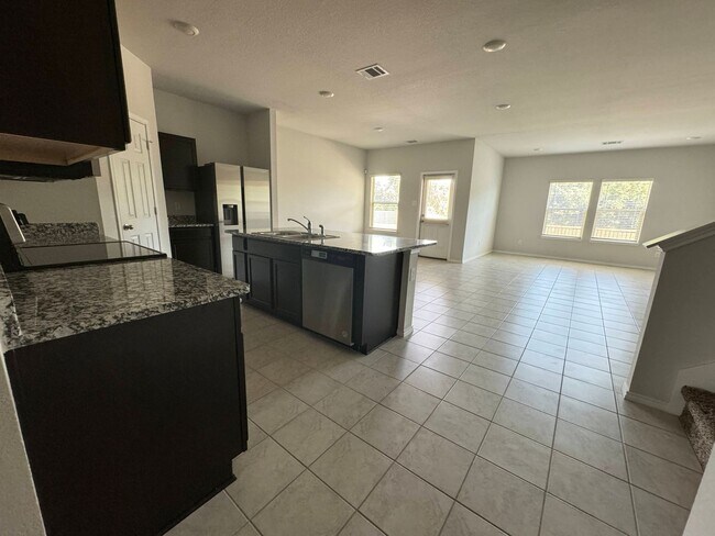 Building Photo - 360 Virtual Tour Available