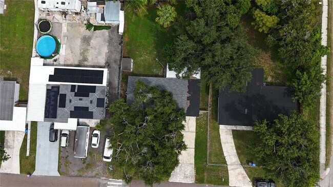 Building Photo - 9616 Pineridge Ave