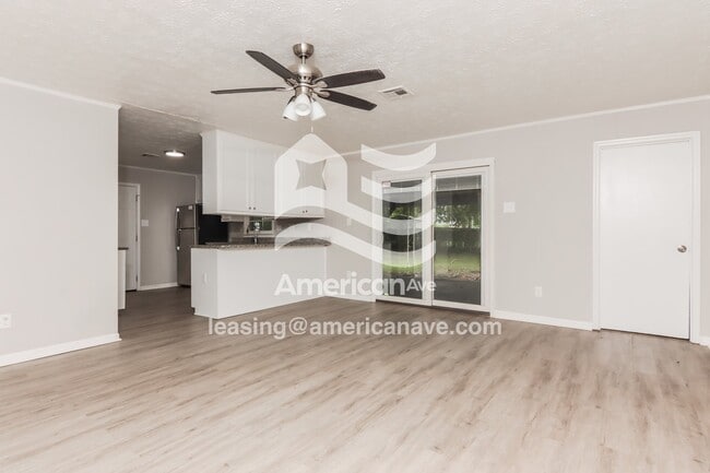 Foto del edificio - 4747 Falcon Ln