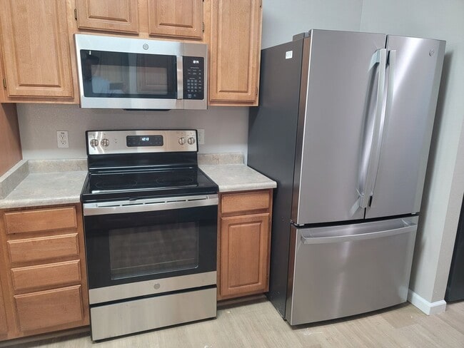 Building Photo - AVAILABLE NOW! 3 Bedroom Condo Near The Galleria