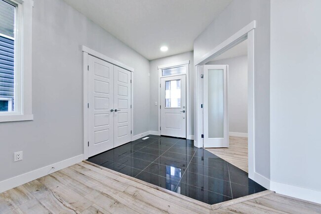 Building Photo - 613 Midtown Pl SW