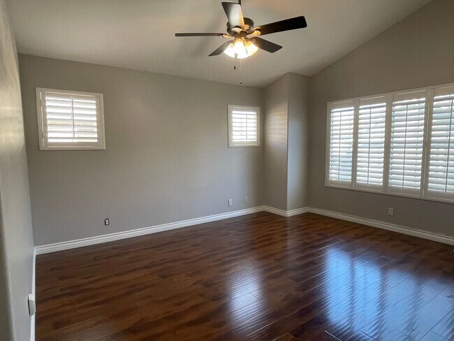 Foto del edificio - Charming 3 Bedroom 2.5 bath Home in gated community in Thousand Oaks!