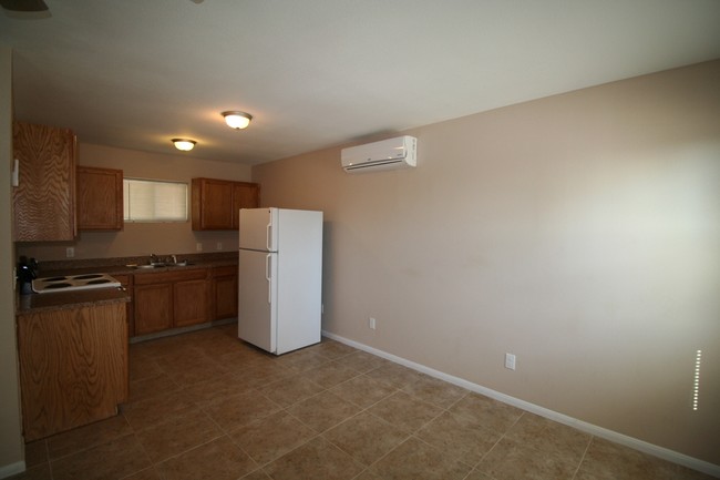 Interior Photo - 2105-2109 Donna St