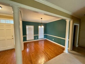 Building Photo - 1013 N Azalea Dr
