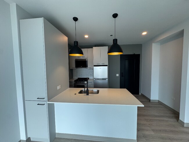 Foto del edificio - 2131 N Elston Ave