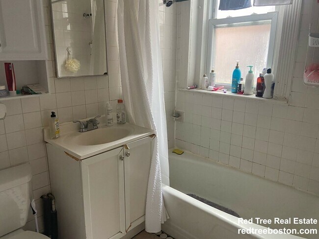 Foto del edificio - 12 Royce Rd