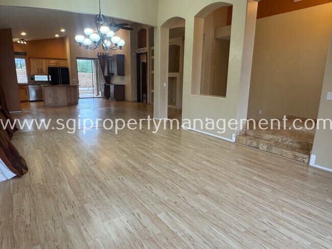 Building Photo - 4965 E Barwick Dr