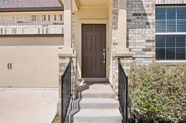 Building Photo - 1613 Brueggerhoff Rd