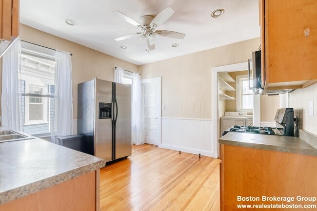 Photo - 24 Willis St House