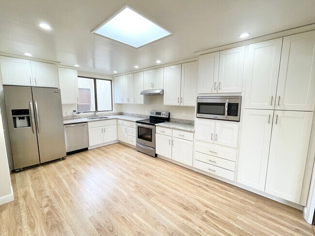 Building Photo - 144