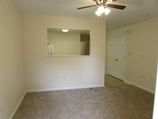 Foto del edificio - Cute, Move-in Ready 1 Bedroom/1 Bath Condo - Attached One Car Garage - Washer/Dryer Included - Co...