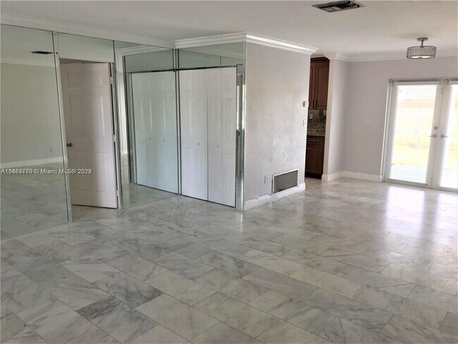 Foto del edificio - 14873 SW 65th Terrace