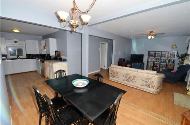 Building Photo - 242 Gill St