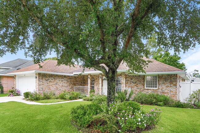 Building Photo - 3249 Silverado Cir