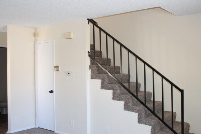 Building Photo - 437 E Ave Q7