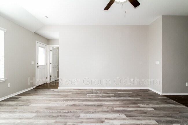 Building Photo - 737 Christian Ln