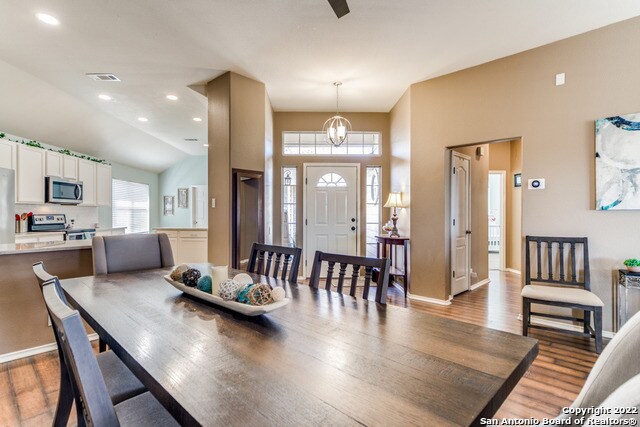 Foto del edificio - 21110 Las Lomas Blvd