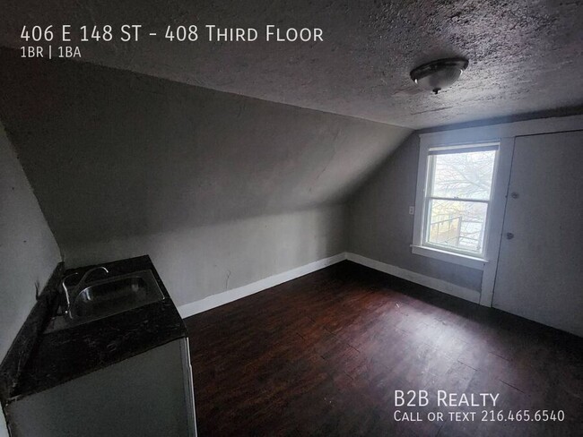 Building Photo - Charming 1-Bedroom Property in Prime Location