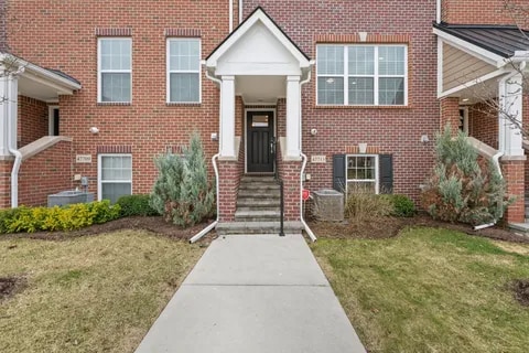Building Photo - 47713 Hillcrest Dr