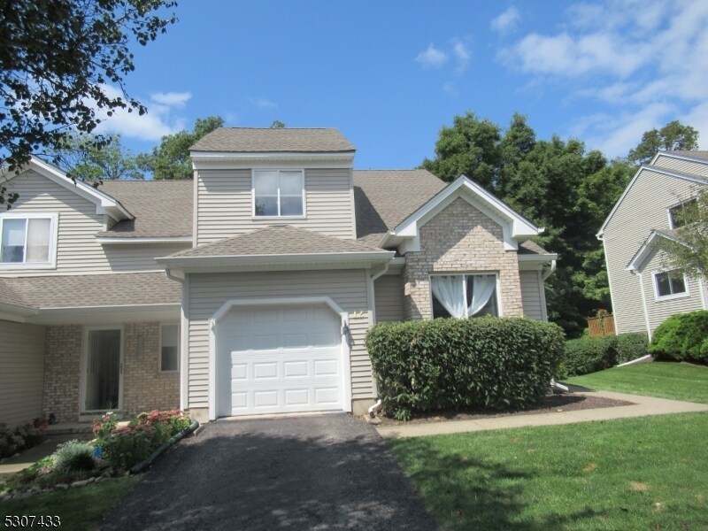 Primary Photo - 12 Pale Star Ct