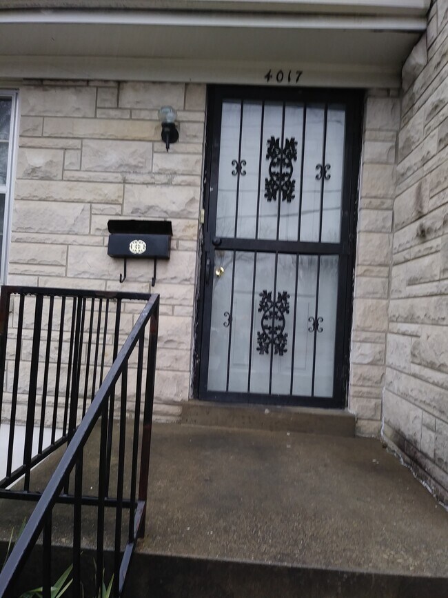 Front door - 4017 Naomi Dr