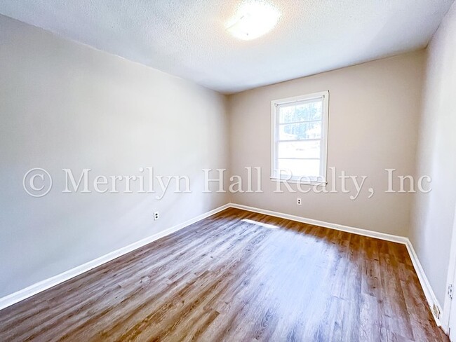 Building Photo - Freshly updated 3 Bedroom home with New Lu...