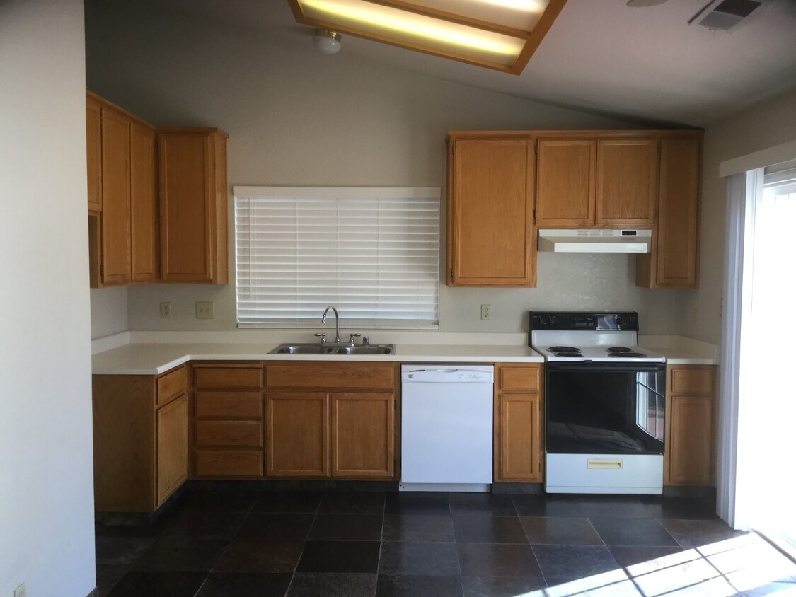 North Merced One Story Home Apartment for Rent in Merced, CA