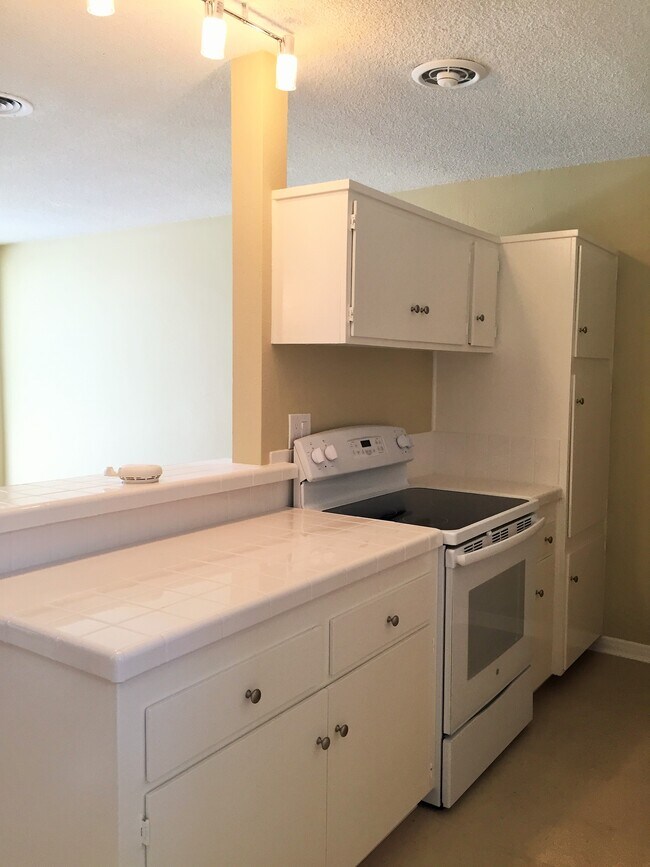 Foto del edificio - 4302 Shorecrest Ln