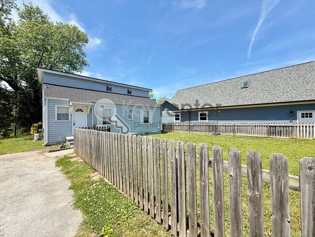 Foto del edificio - 308 Druid Ln