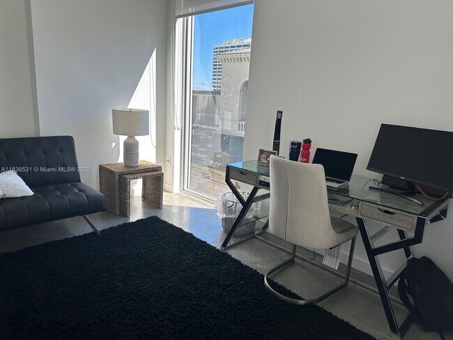 Foto del edificio - 151 SE 1st St