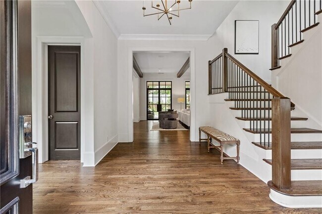 Foto del edificio - 779 Greenview Ave NE