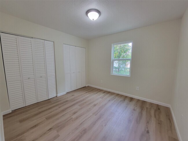 Foto del edificio - 13126 S Lee Shore Dr