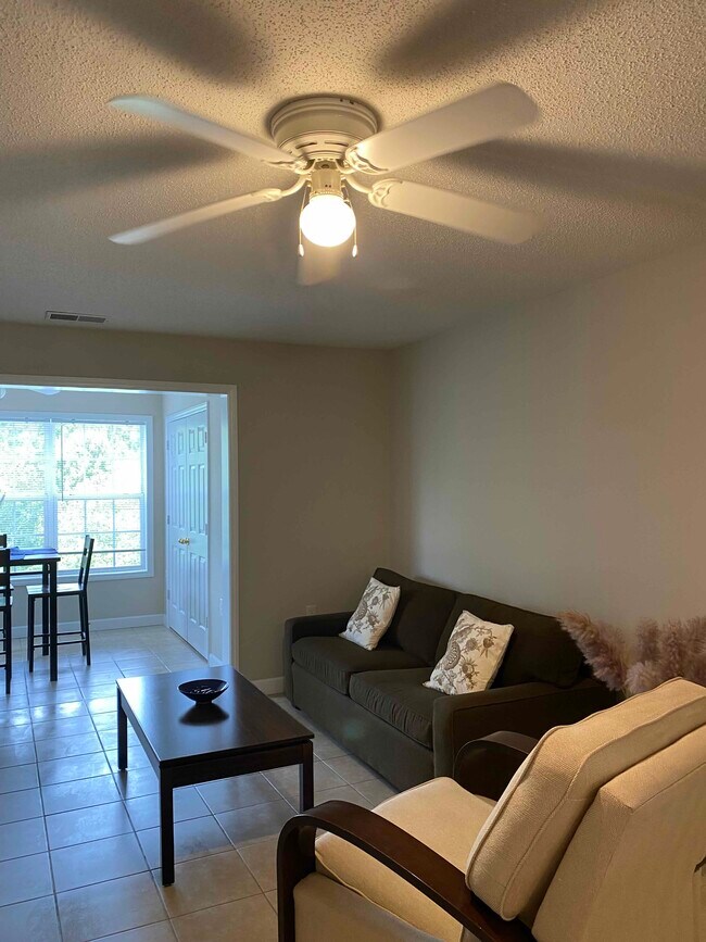 Foto del edificio - 3710 Pardue Woods Pl